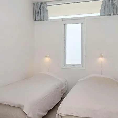 4 Person On In Appartement