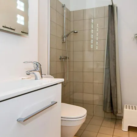 4 Person On In Appartement *