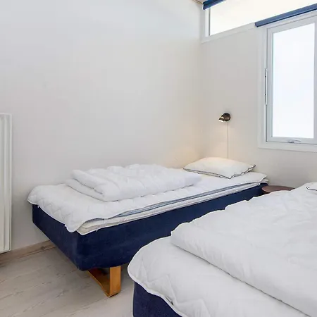 4 Person On In Appartement